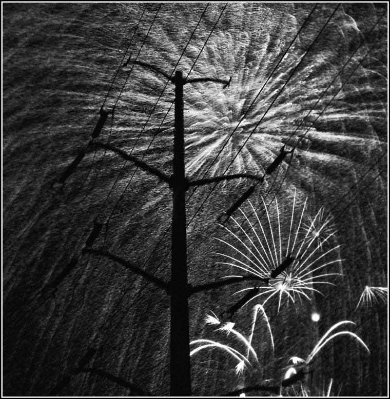 kr489d3_fireworks_pole